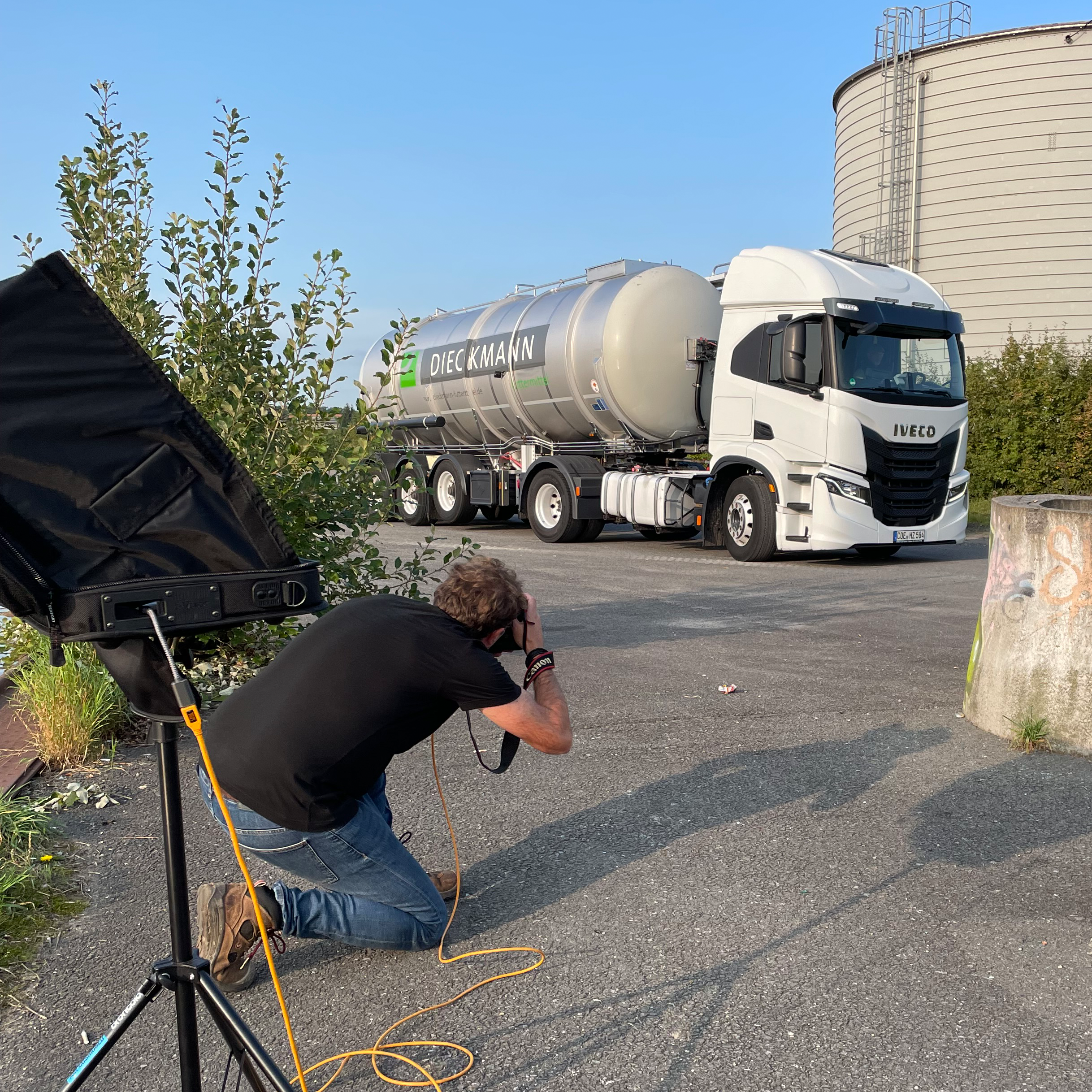Fotoshooting Dieckmann Futtermittel LKW vor Tank