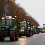 Traktoren in Berlin auf dem Weg zur Kundgebung
